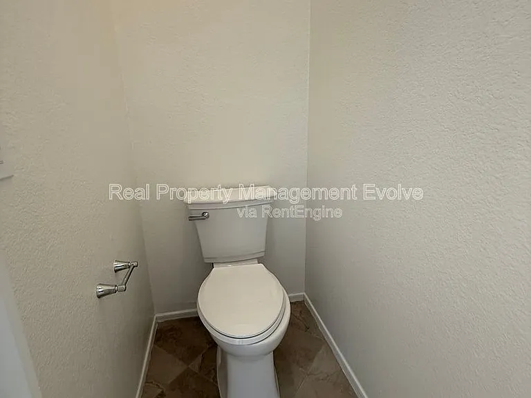 11913 W Jackson St — Photo 20