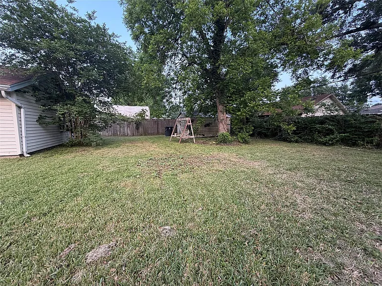 8602 Glenlea St — Photo 10