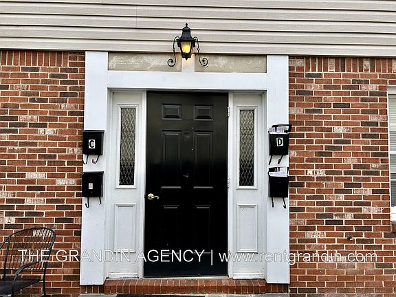 3rd image of 426 Walnut Ave SE #D
