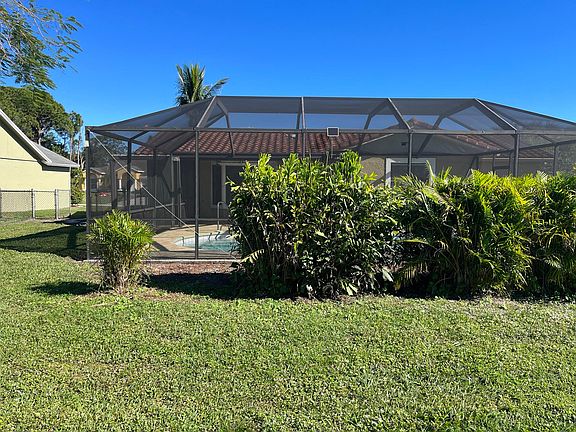 Screened pool