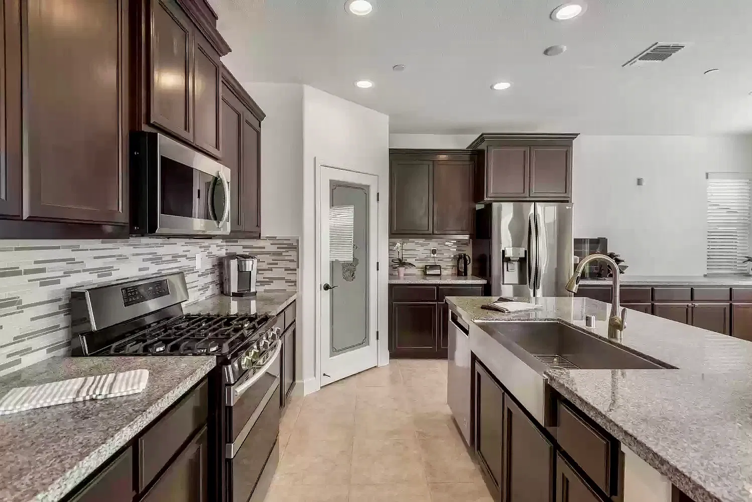 4 bed, 2581 sqft, $3,700 — Photo 4