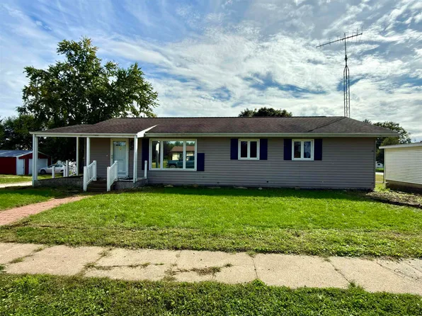 415 3rd St, Dumont, IA 50625