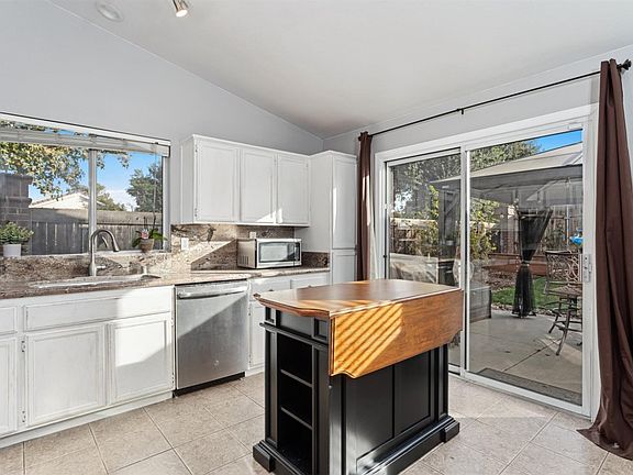 5th image of 808 Shenencock Ct