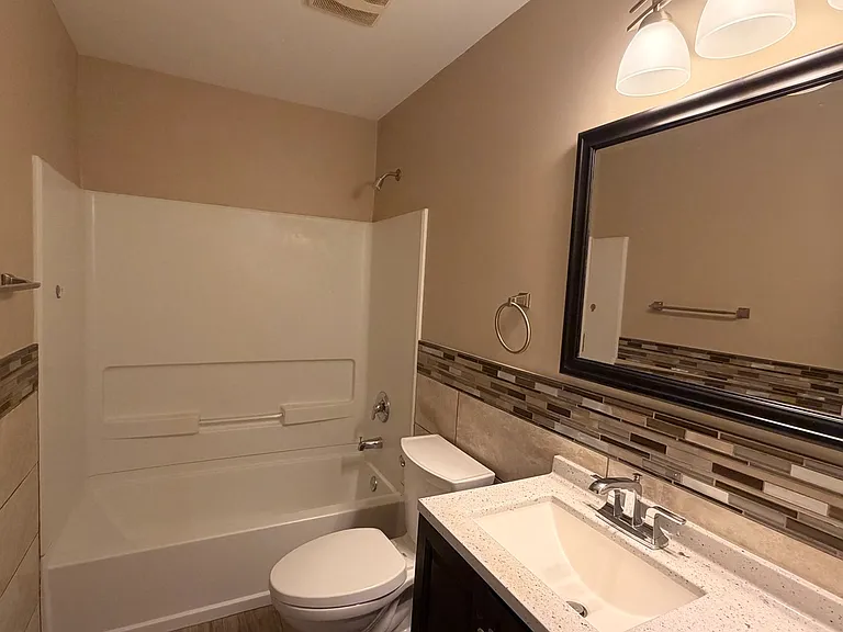 2620 Williamsburg Dr — Photo 8