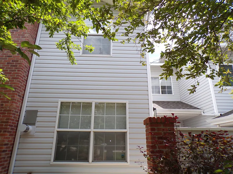 1727 Victorian Point — Photo 1