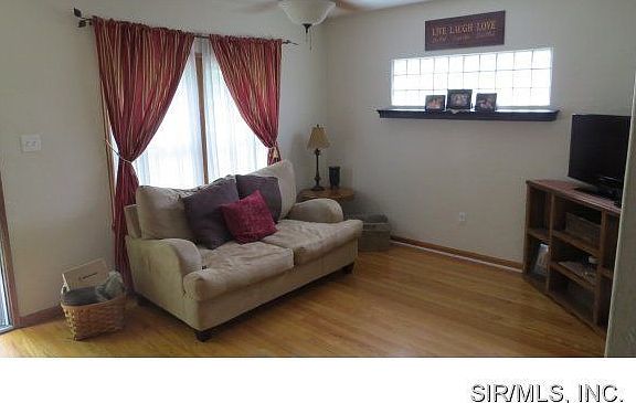3rd image of 208 Brentwood Blvd