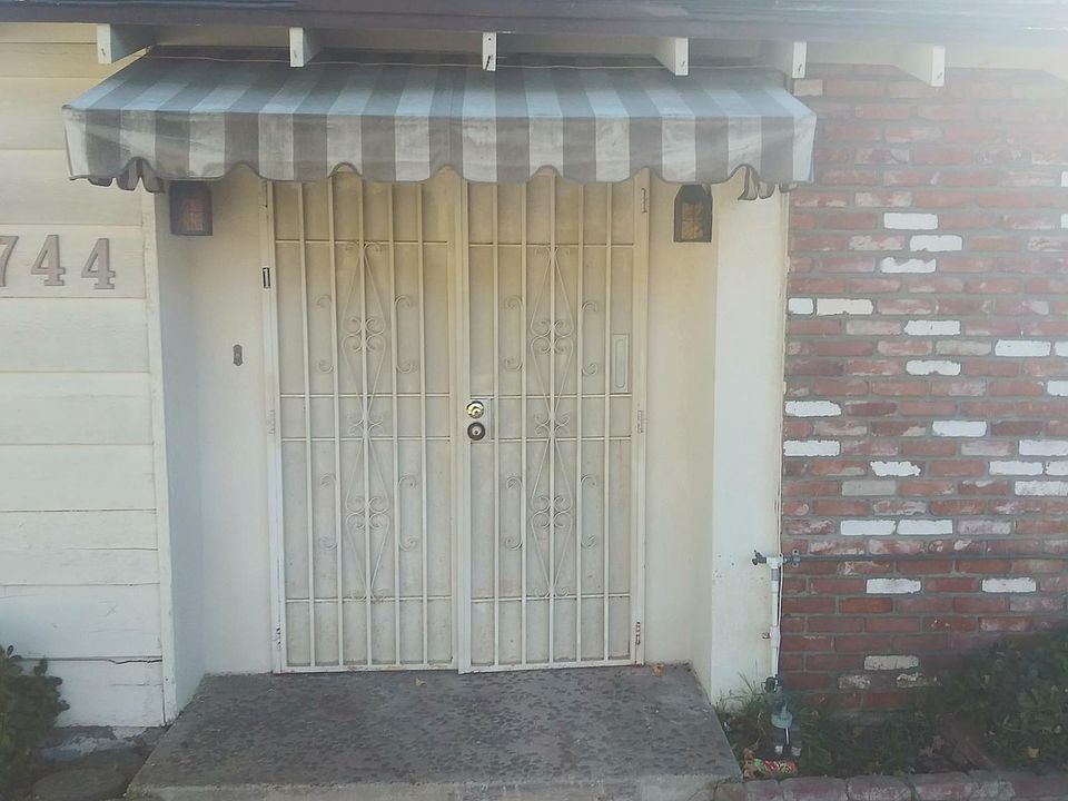 2nd image of 744 Loma Ave APT 1