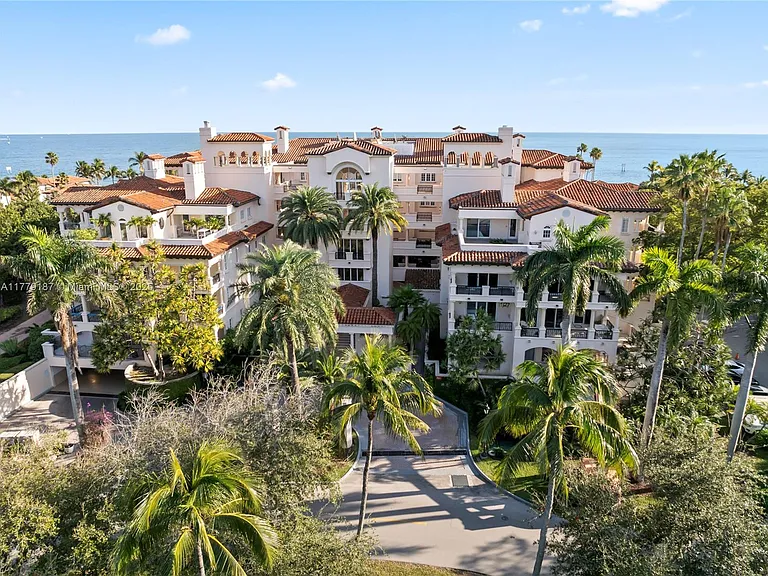 19133 Fisher Island Dr #19133 — Photo 10