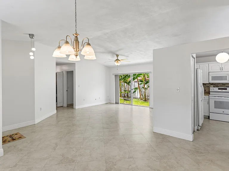 13945 Langley Pl — Photo 21