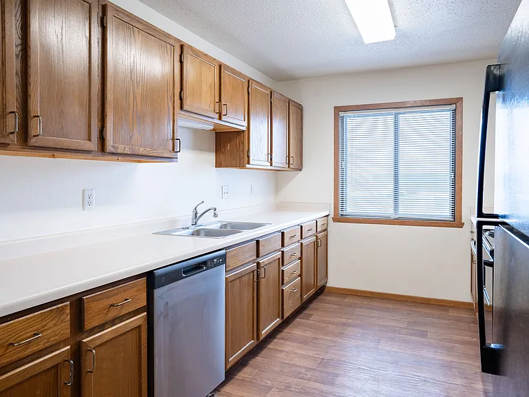 Fargo, ND Somerset Apartments | 22A | Kitchen