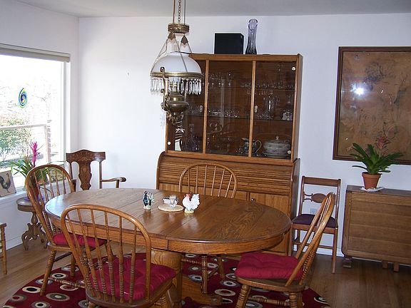 DR with picture windows to the view