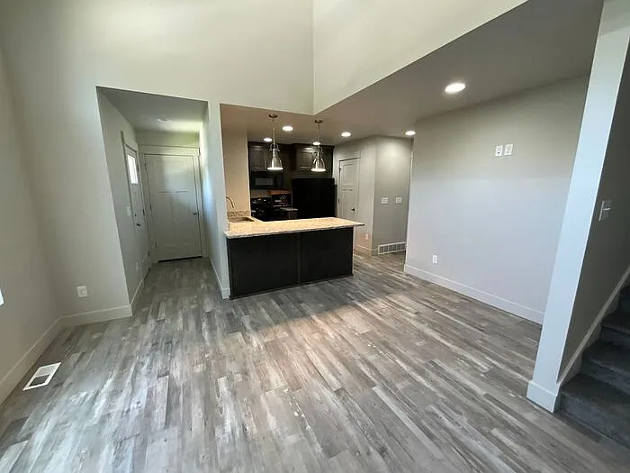 2 bed, 2.5 bath, 1700 sqft, $1,800 — Photo 3