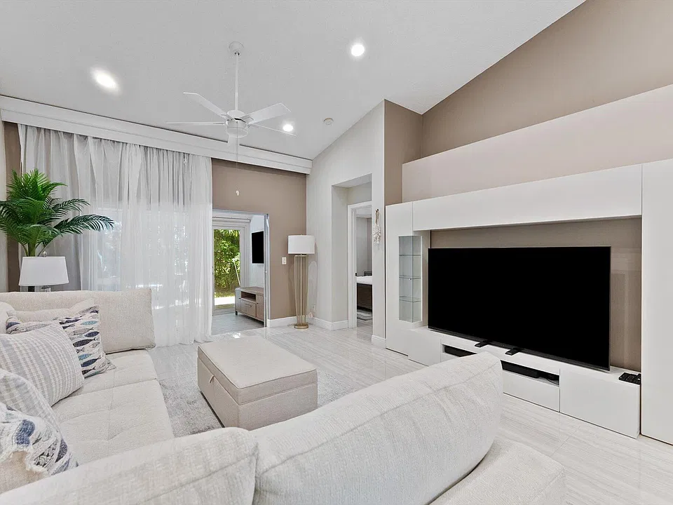 14243 W La Sedona Cir