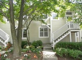 2956 Yarling Ct, Falls Church, VA 22042