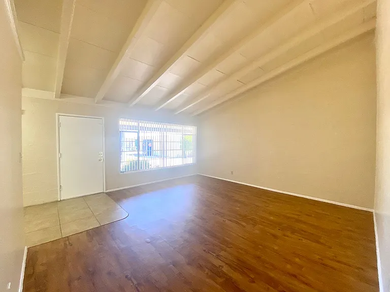 Swan Court Apartments - 1 and 2 Bedroom Homes! — Photo 10