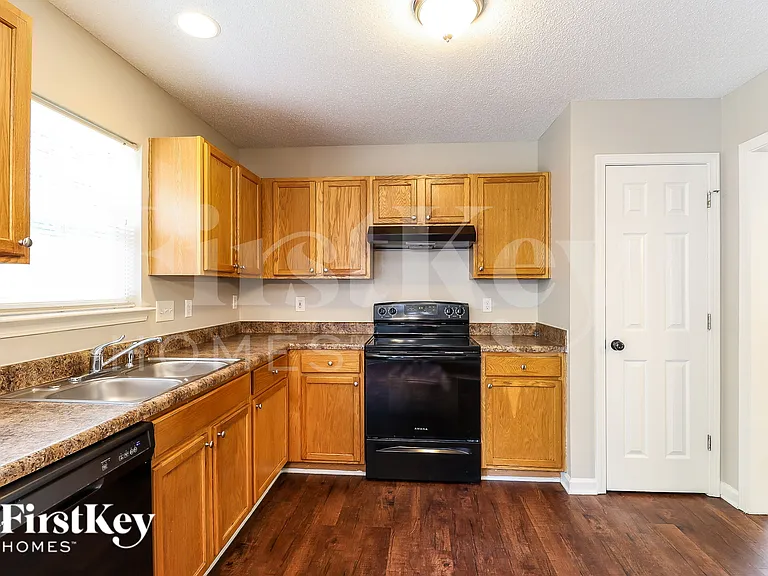 906 Grassy Patch Ln — Photo 9