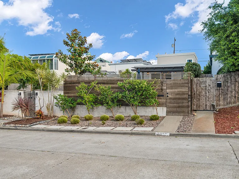 2369 Loring St — Photo 35