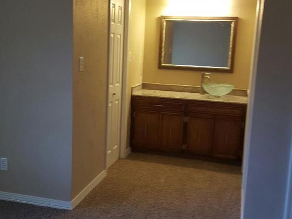 4th image of 1054 Woodshire Cir