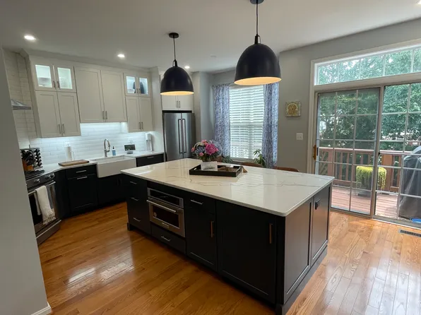 2357 Huntington Station Ct, Alexandria, VA 22303