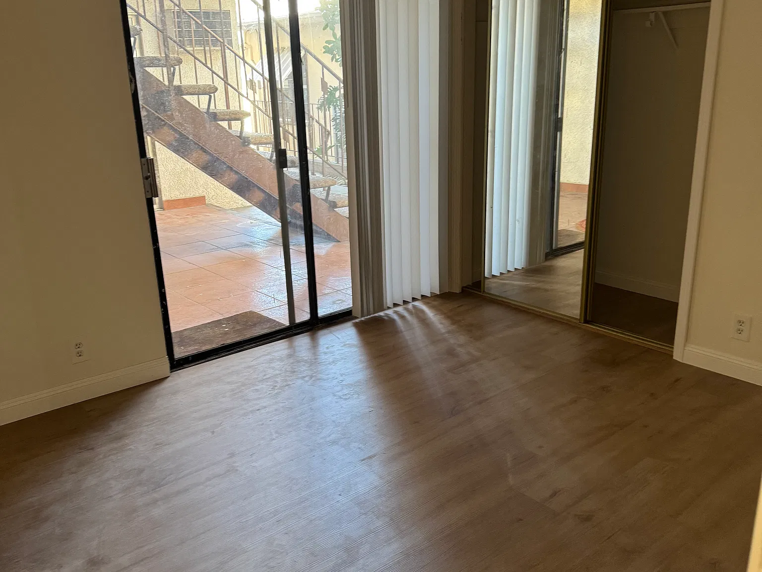 428 E Cypress Ave — Photo 2