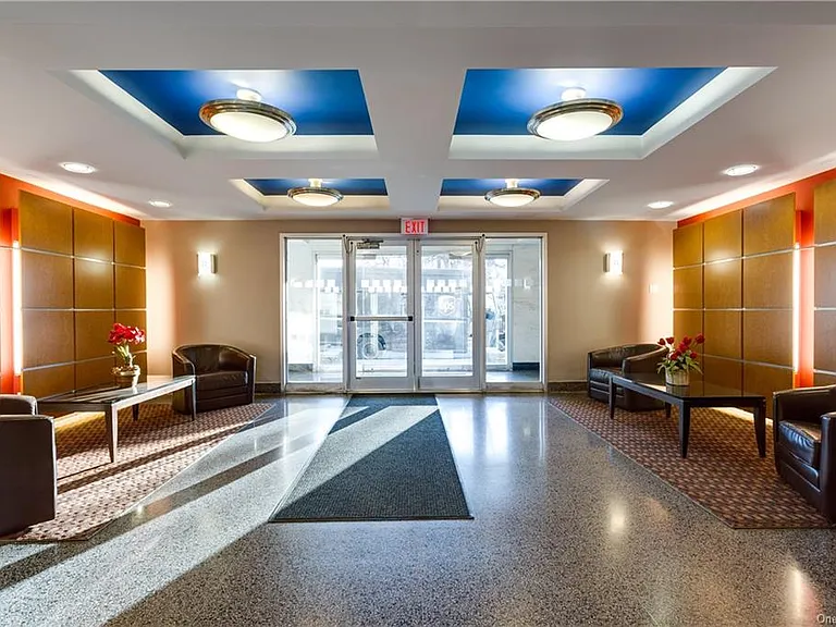 1133 Midland Ave #3H — Photo 2