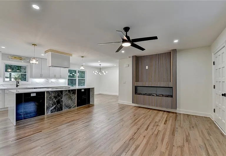 2181 Juanita St — Photo 3