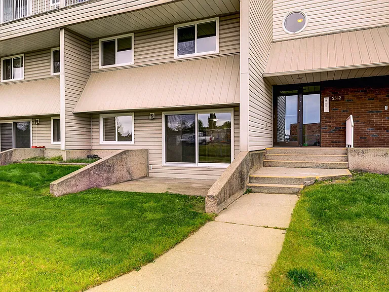 2378 Millbourne Rd W — Photo 9