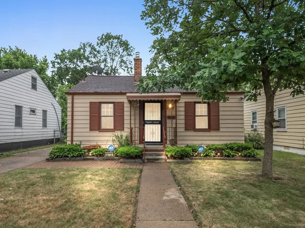 18712 Washtenaw St, Harper Woods, MI 48225