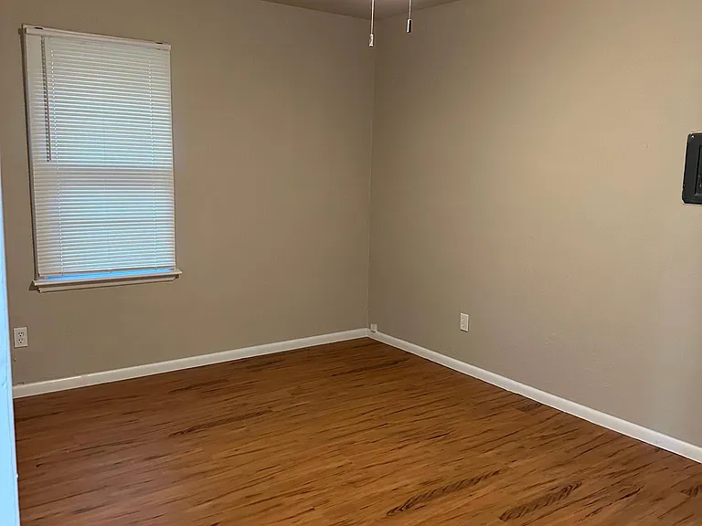 2504 SW 54th Pl — Photo 8