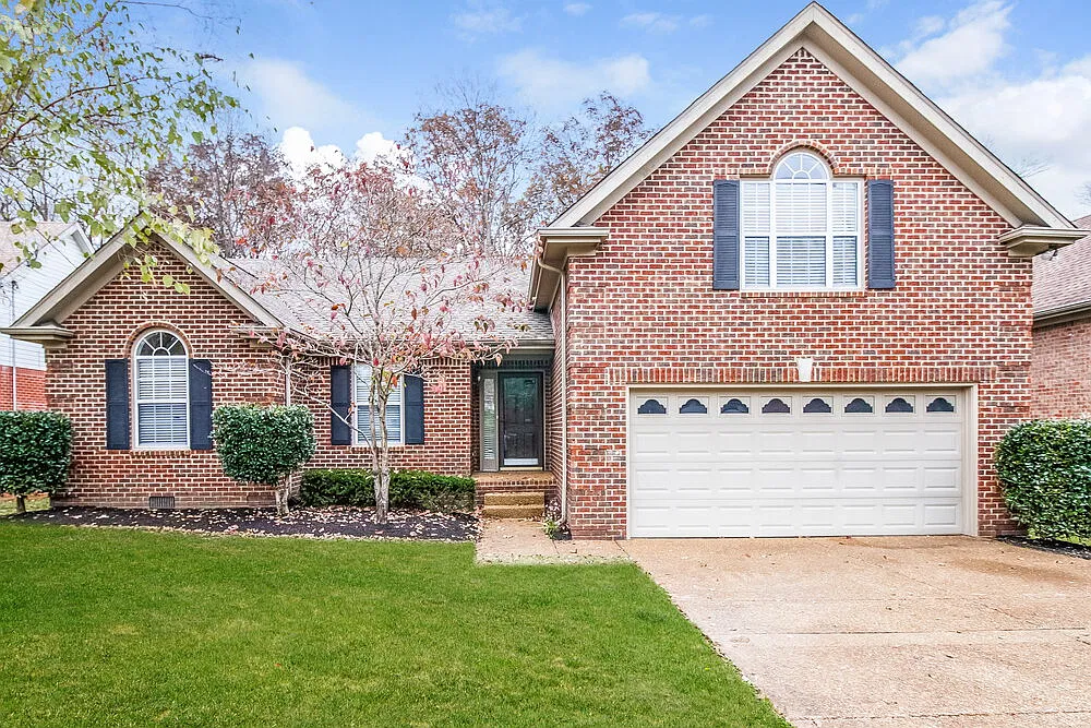 4 bed, 2.0 bath, 2530 sqft, $2,575 — Photo 1