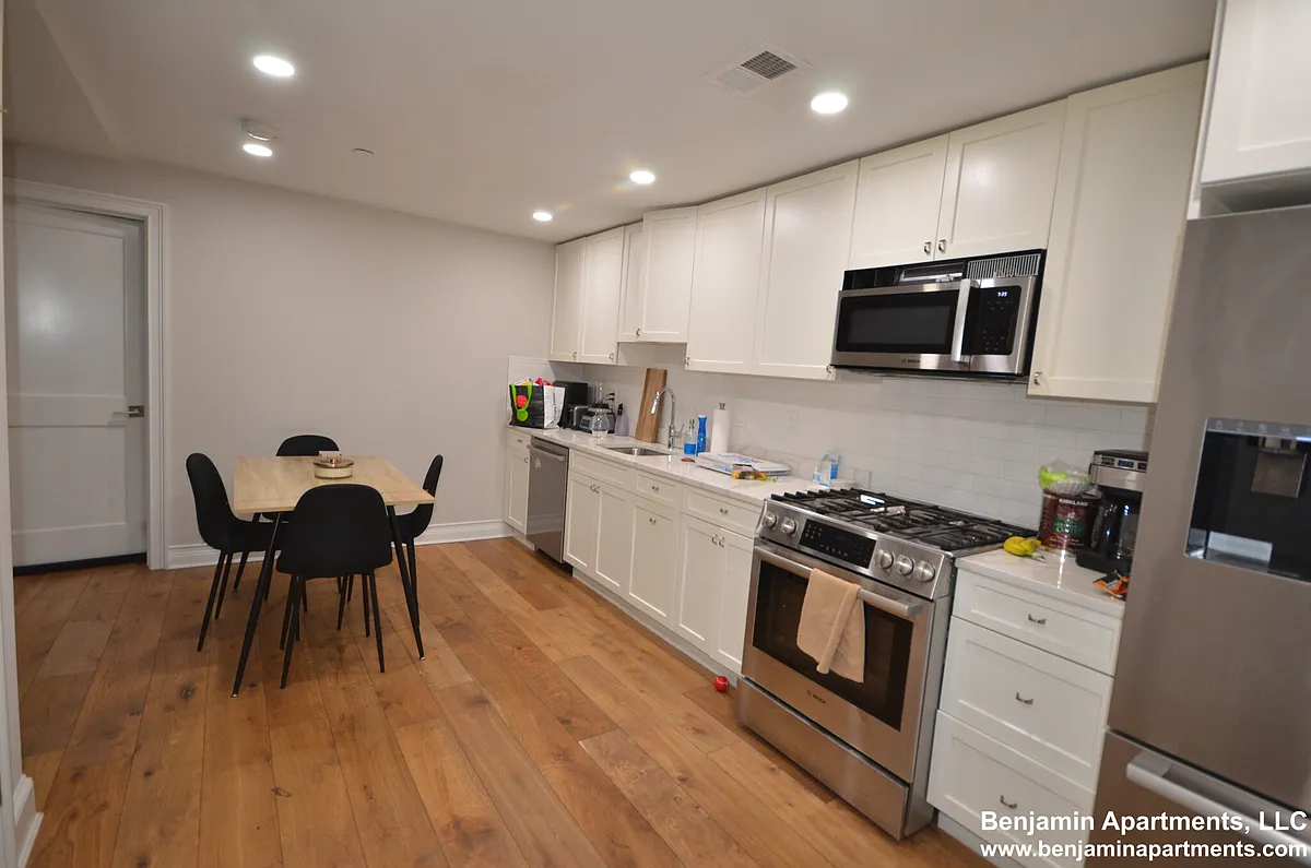 Building Photo - 14 Mount Hood Rd #20