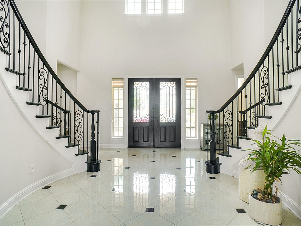 1st image of 2404 Palmetto Way
