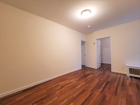 4th image of 417 W 43rd St #U