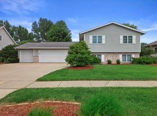 153 Cardinal Ln, Fall River, WI 53932