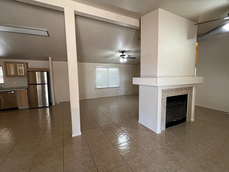 7868 N Reed Rd — Photo 9