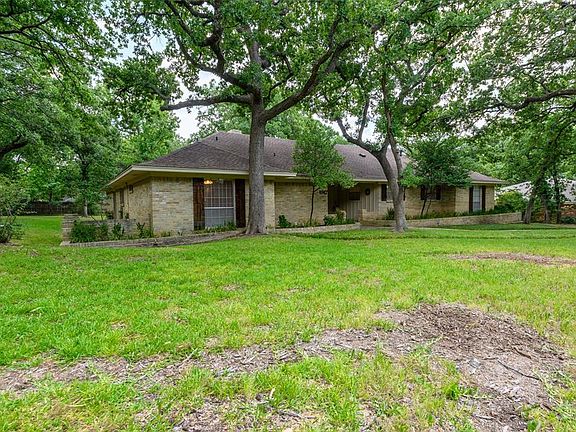 2nd image of 1917 Hollyhill Ln