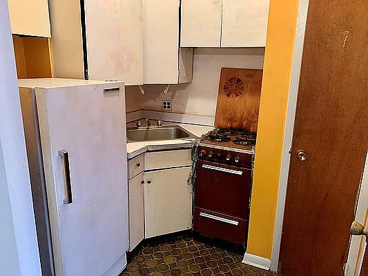 2nd image of 330 W 85th St #5F