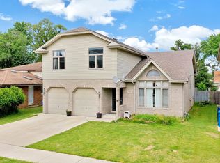 9425 S Meade Ave, Oak Lawn, IL 60453