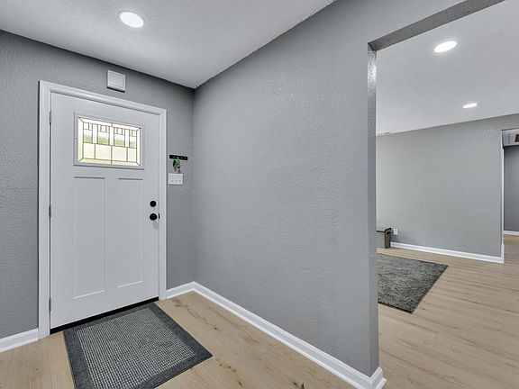 3rd image of 8333 Norristown Dr