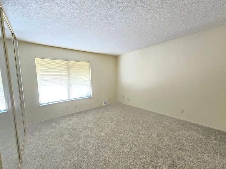 423 Tepatitlan Ct — Photo 9