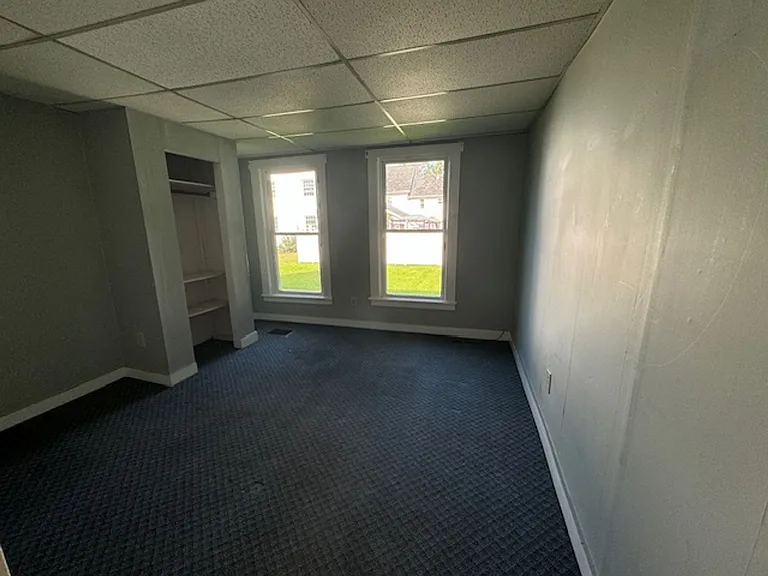 18 Maple St — Photo 5