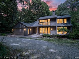 2300 Stoney Blf, Milford, MI 48381