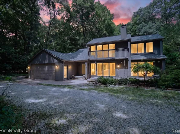 2300 Stoney Blf, Milford, MI 48381