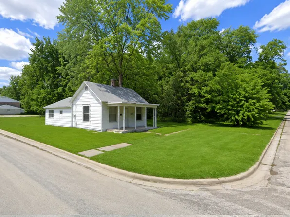 515 Clark St, Pana, IL 62557