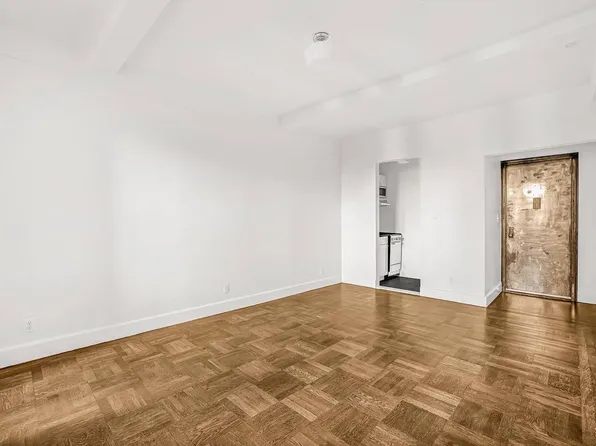 24 Fifth Avenue image 5 of 18