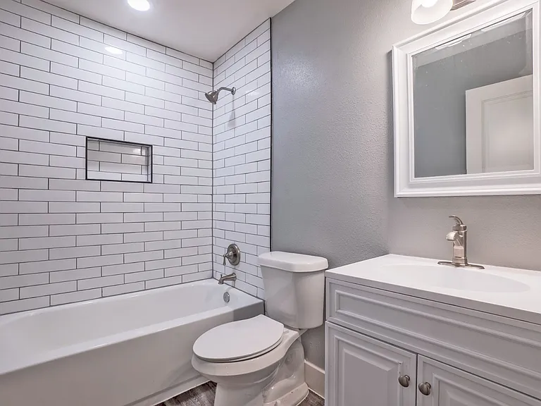 2423 Fenwick Dr — Photo 7