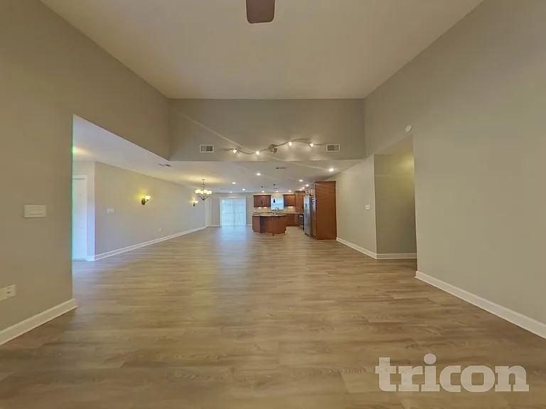 664 Channing Dr — Photo 4