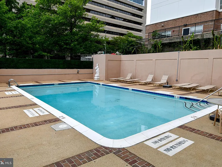 1301 N Courthouse Rd #1005 — Photo 35