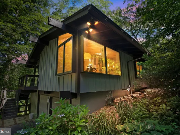 27 Forest View Rd, Rose Valley, PA 19086