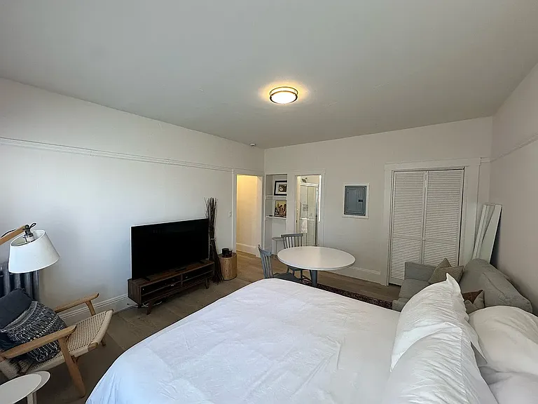 1075 Ofarrell St #10 — Photo 6